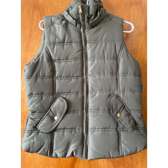 BONGO Other - BONGO Olive Green Puffy Vest with Removable Hood